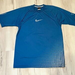 Vintage Nike Men's Blue Tee with Gray Accents
